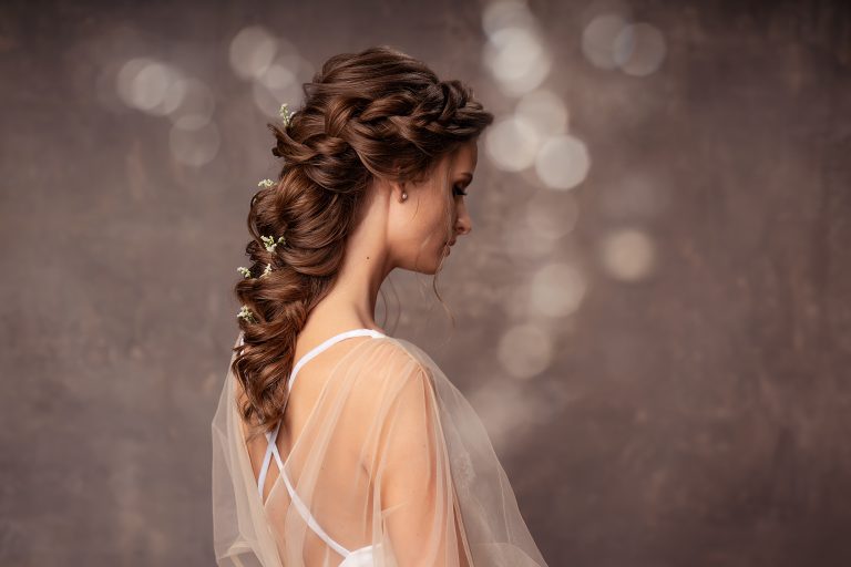 Varázslatos menyasszonyi frizura trendek